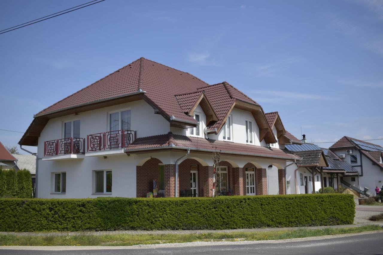 Fonix Apartmanhaz Nagypáli Εξωτερικό φωτογραφία